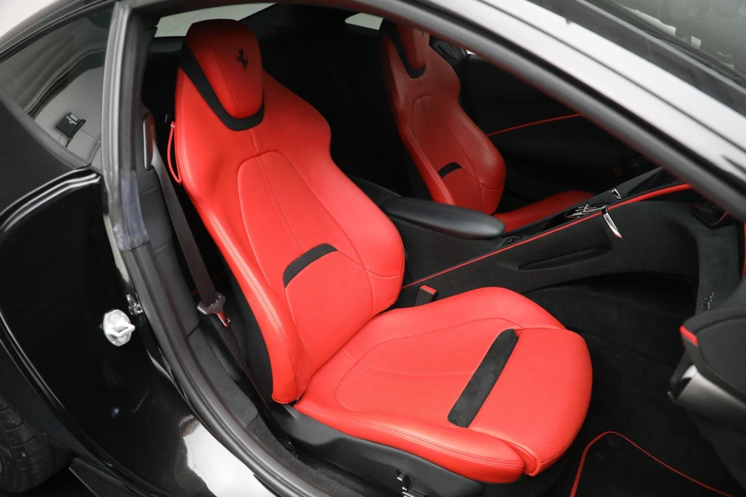 2022 Ferrari Roma - Image 17 of 28