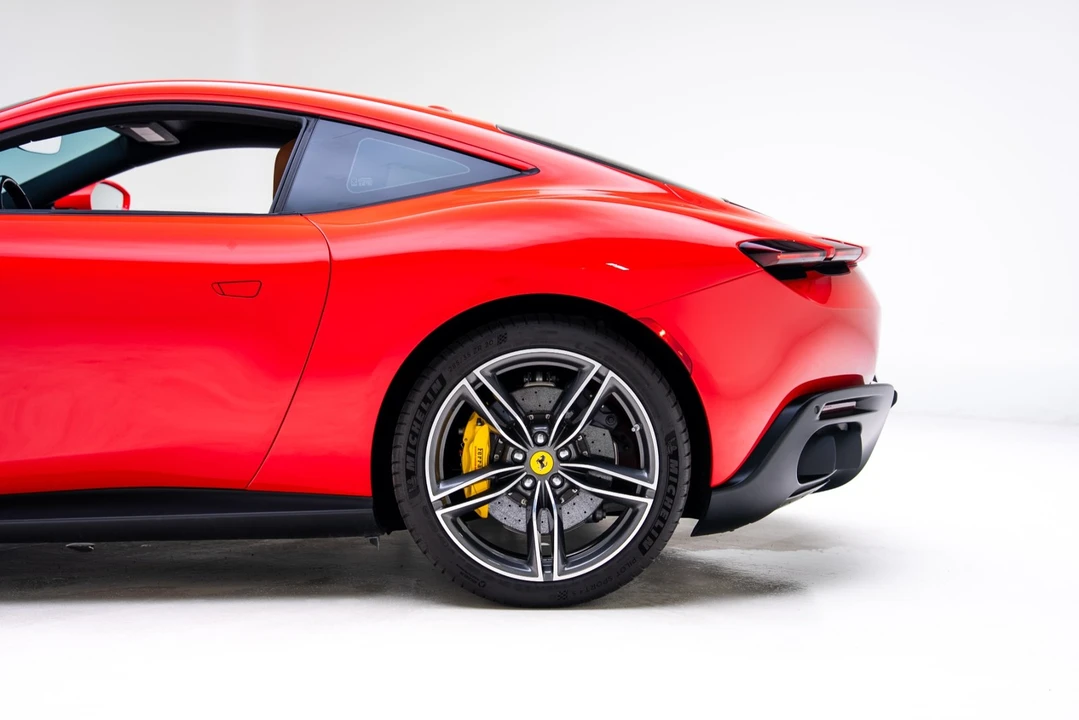 2022 Ferrari Roma - Image 17 of 21