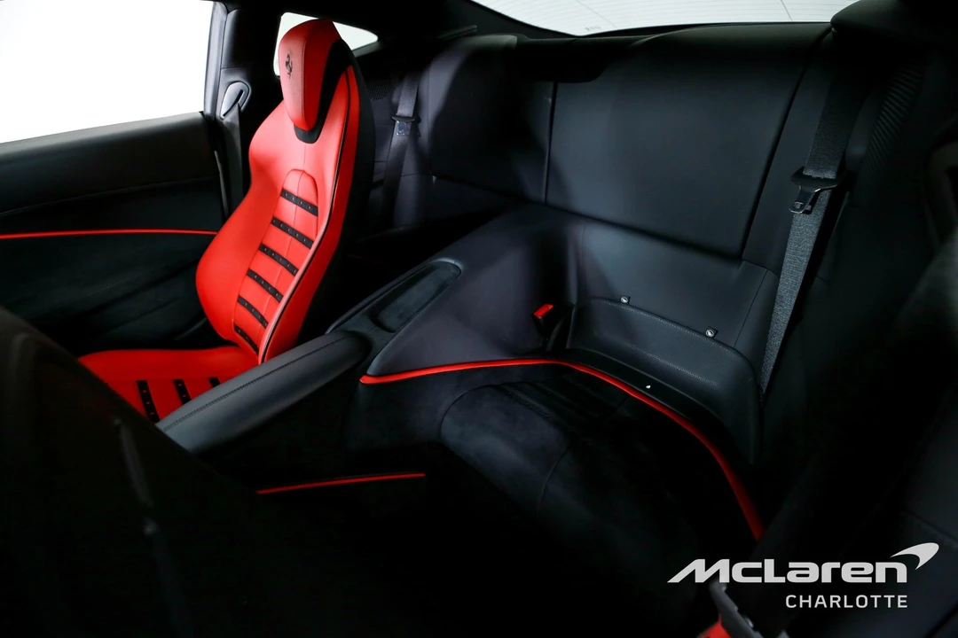2022 Ferrari Roma - Image 16 of 31