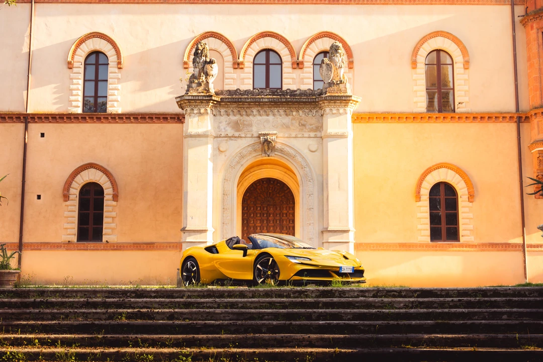 2022 Ferrari SF90 Spider - Image 17 of 31