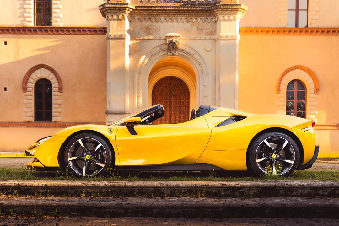 2022 Ferrari SF90 Spider - Image 8 of 31