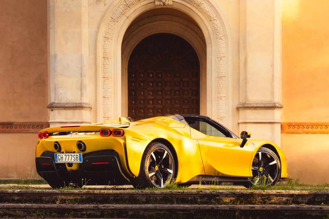 2022 Ferrari SF90 Spider - Image 5 of 31