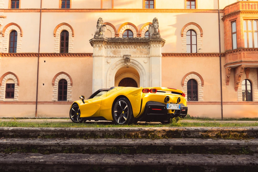 2022 Ferrari SF90 Spider - Image 30 of 31