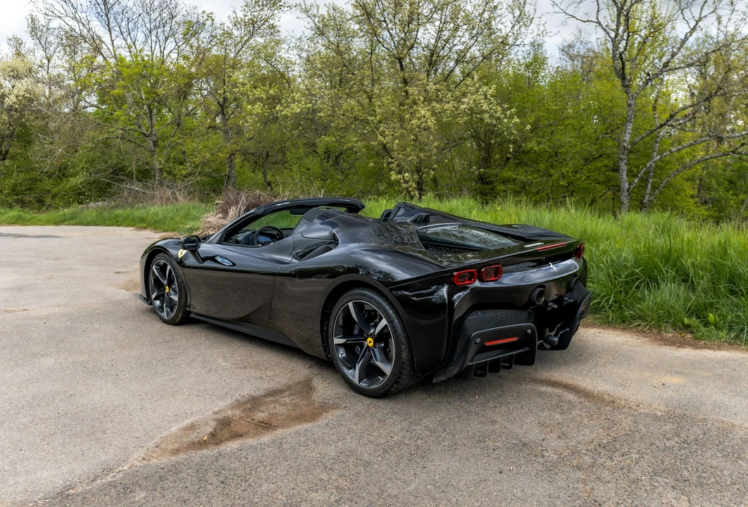 2022 Ferrari SF90 Spider - Image 5 of 21