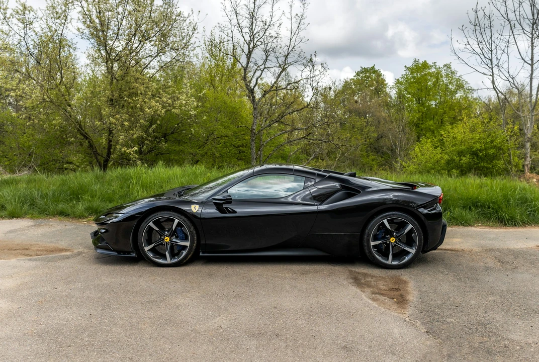 2022 Ferrari SF90 Spider - Image 10 of 21