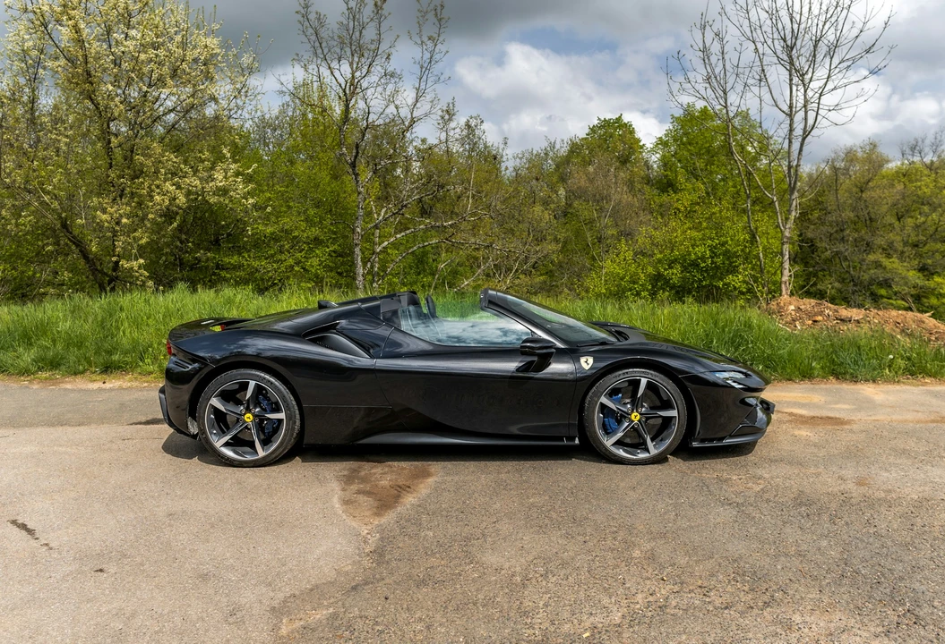 2022 Ferrari SF90 Spider - Image 8 of 21