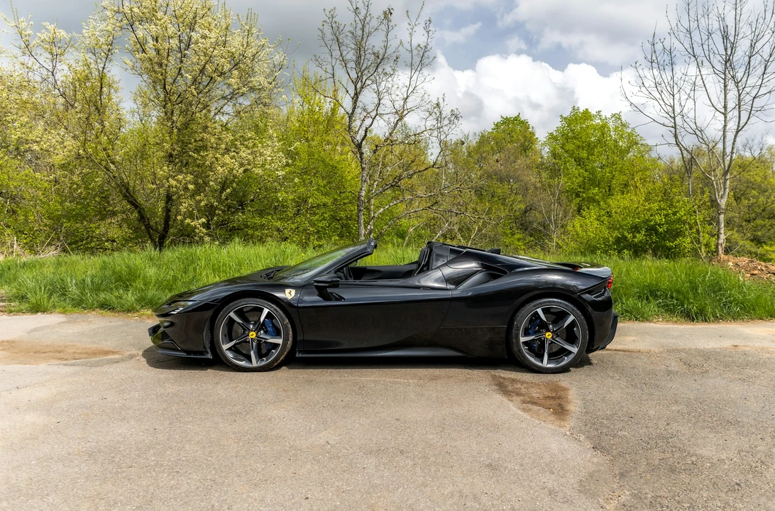2022 Ferrari SF90 Spider - Image 14 of 21