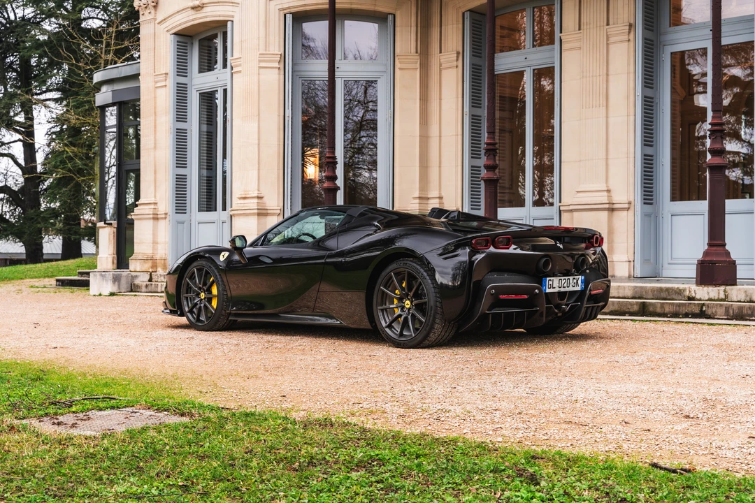2022 Ferrari SF90 Spider - Image 5 of 31