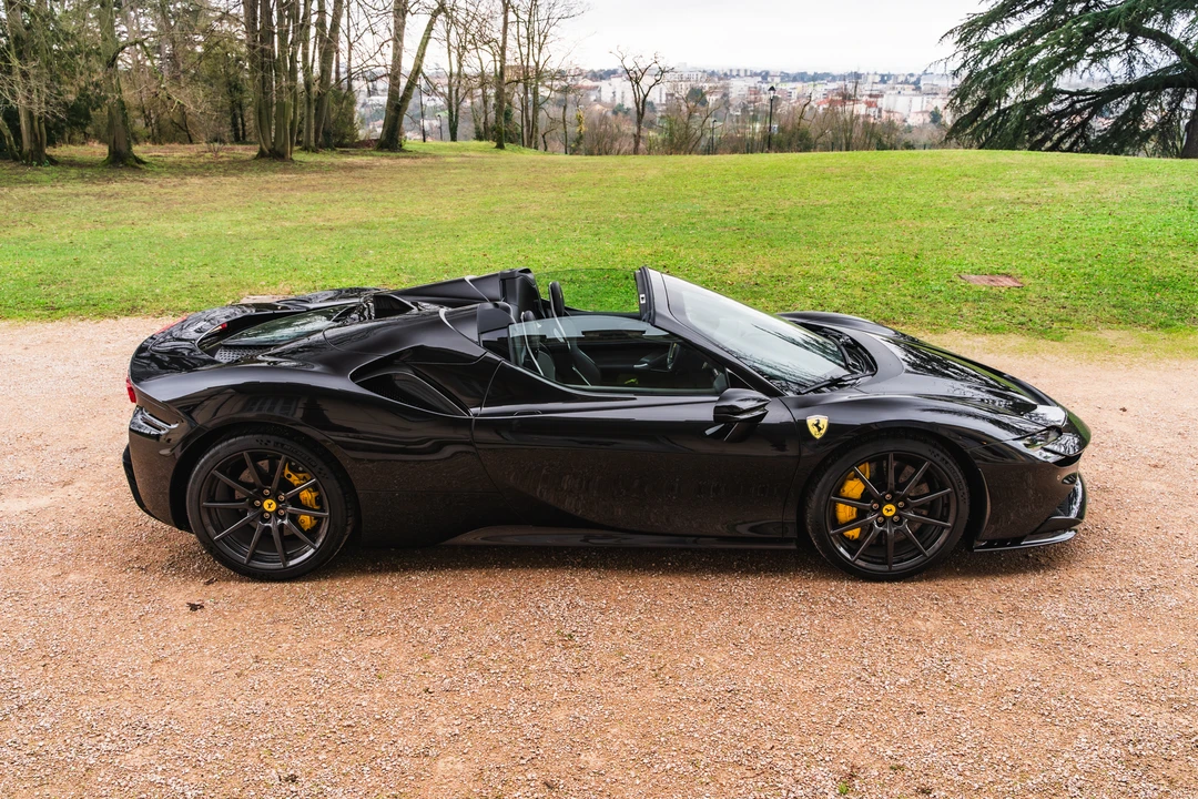 2022 Ferrari SF90 Spider - Image 8 of 31