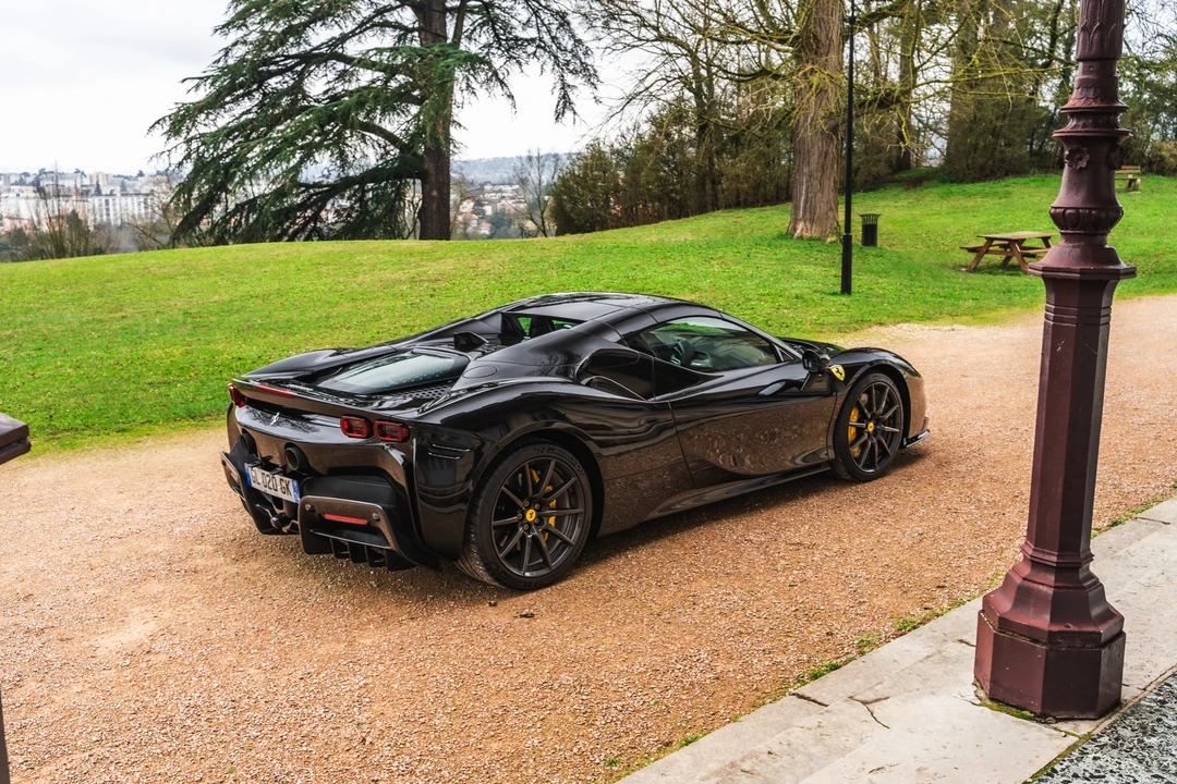 2022 Ferrari SF90 Spider - Image 14 of 31