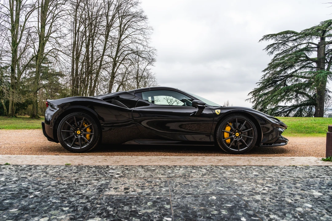2022 Ferrari SF90 Spider - Image 15 of 31