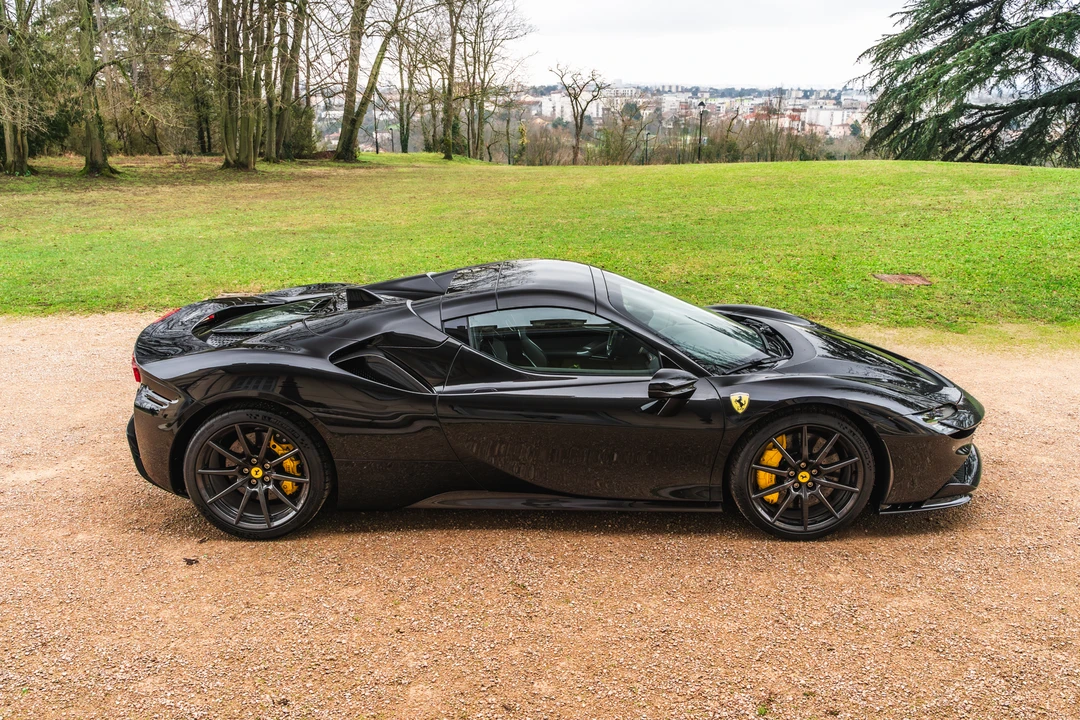 2022 Ferrari SF90 Spider - Image 16 of 31