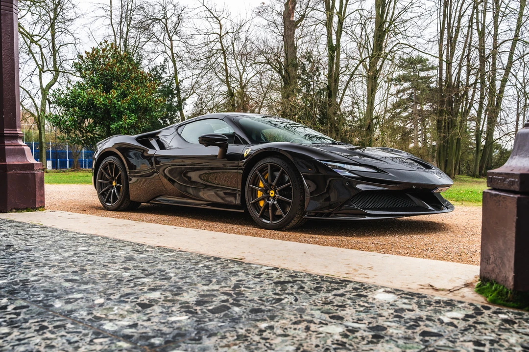 2022 Ferrari SF90 Spider - Image 17 of 31
