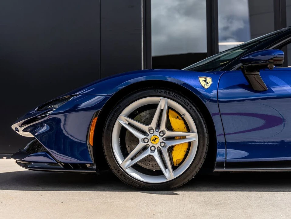 2022 Ferrari SF90 Spider - Image 17 of 31