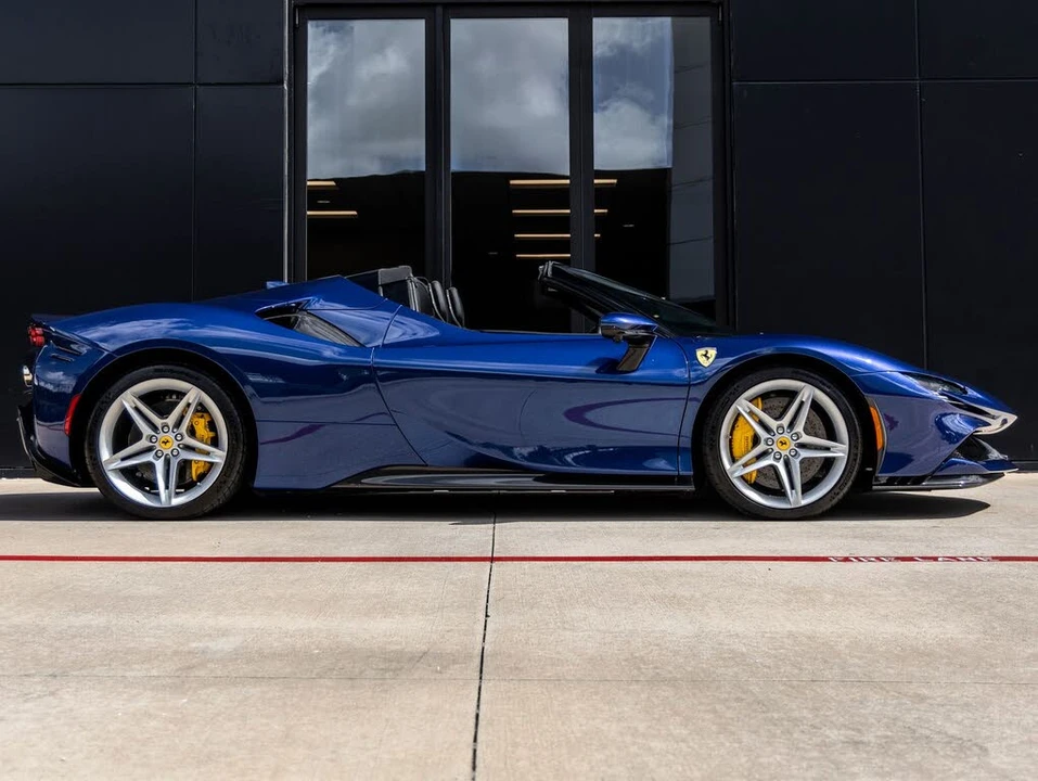 2022 Ferrari SF90 Spider - Image 11 of 31