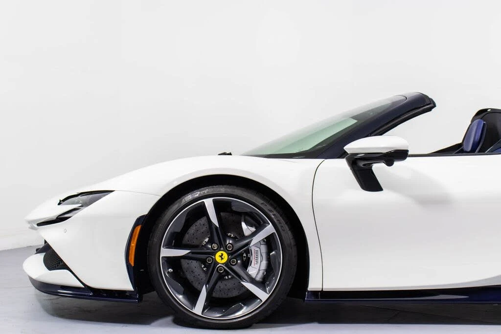 2022 Ferrari SF90 Spider - Image 28 of 31