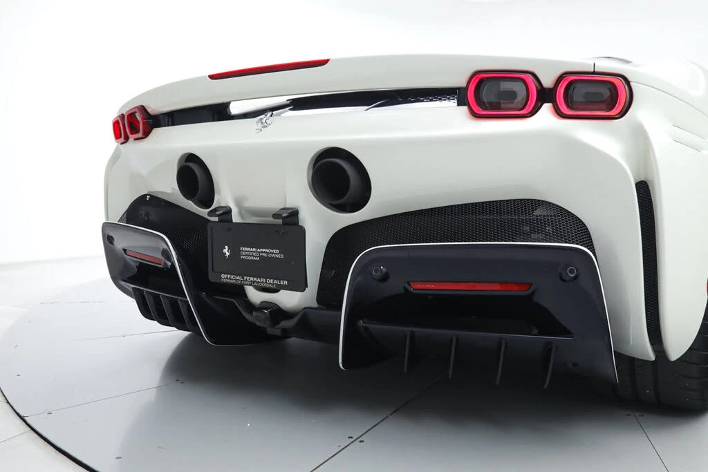 2022 Ferrari SF90 Spider - Image 18 of 31