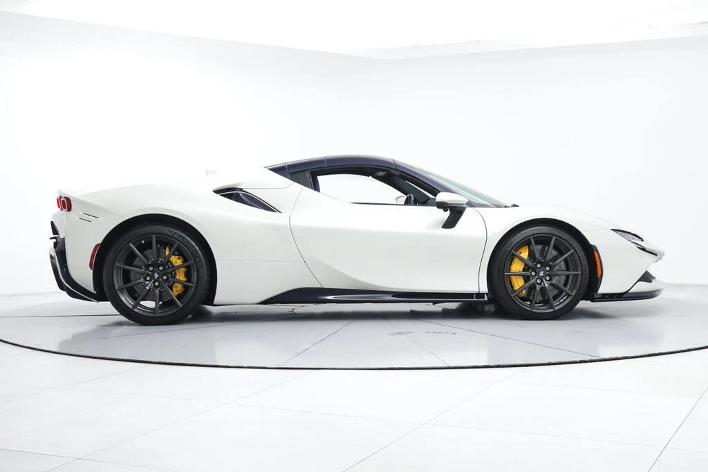 2022 Ferrari SF90 Spider - Image 11 of 31