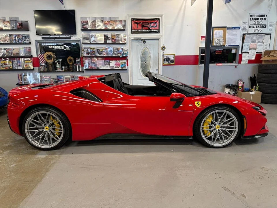 2022 Ferrari SF90 Spider - Image 4 of 31