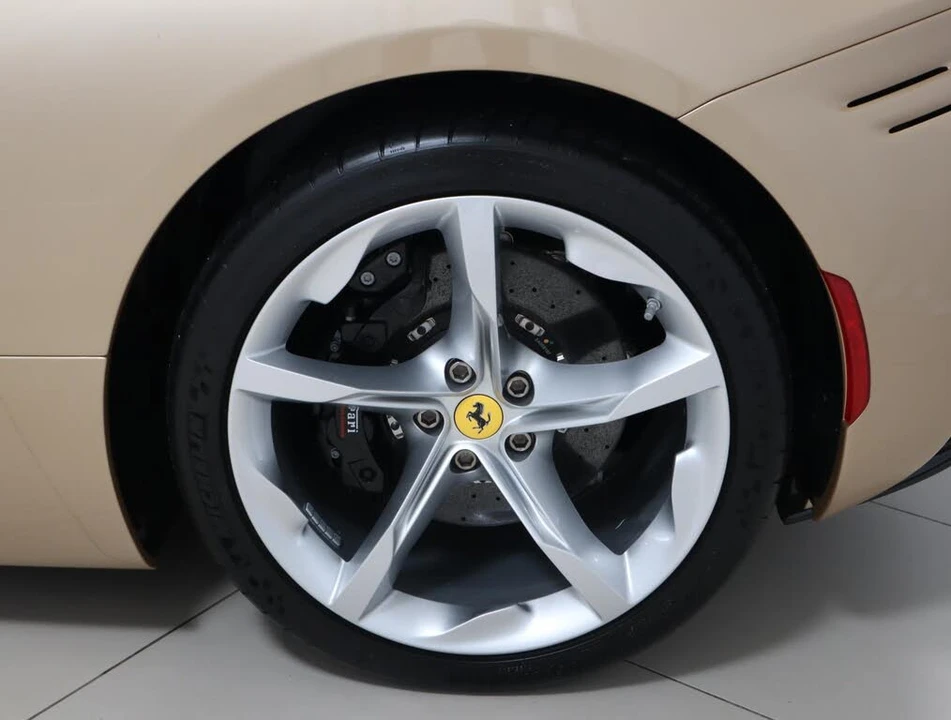 2022 Ferrari SF90 Spider - Image 11 of 31