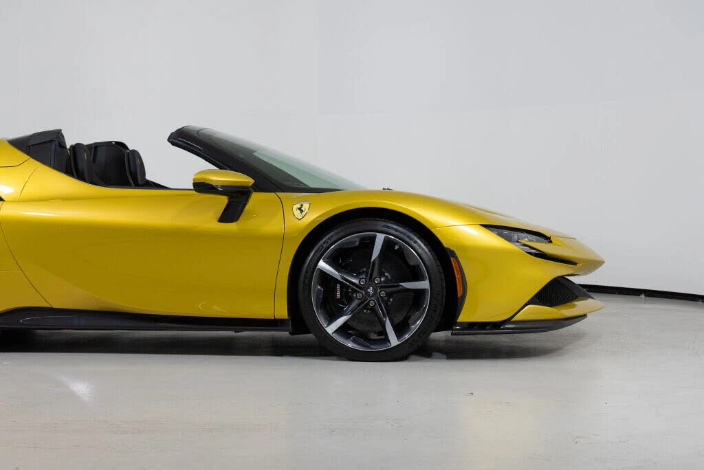 2022 Ferrari SF90 Spider - Image 15 of 31