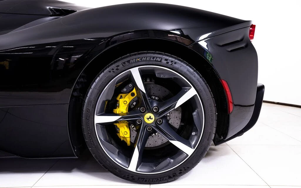 2022 Ferrari SF90 Spider - Image 20 of 31