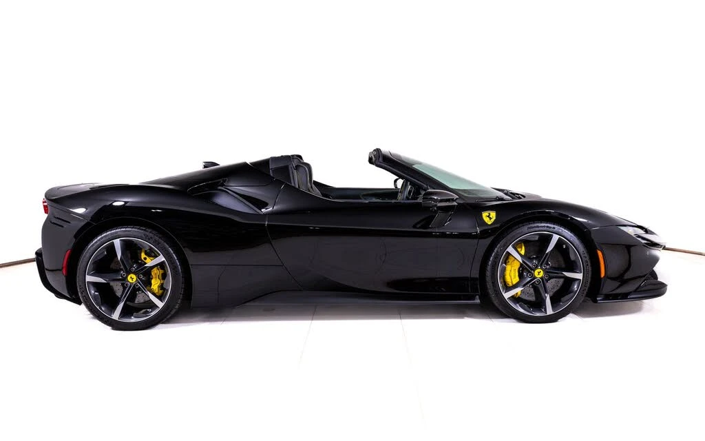 2022 Ferrari SF90 Spider - Image 8 of 31