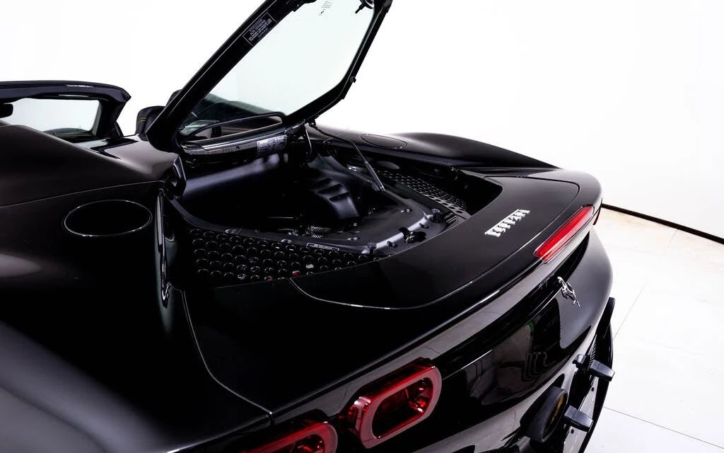 2022 Ferrari SF90 Spider - Image 15 of 31