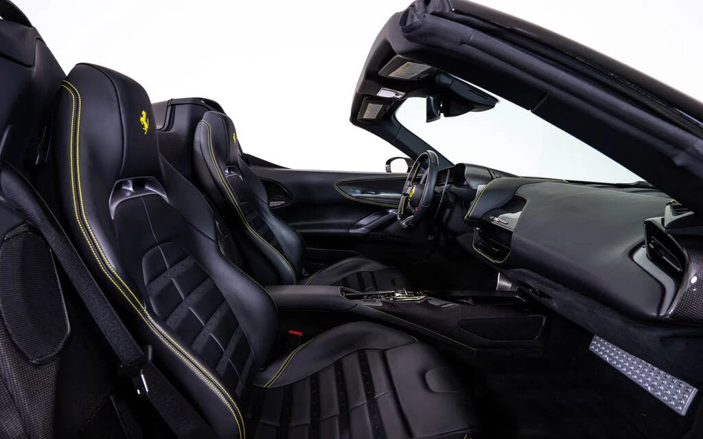 2022 Ferrari SF90 Spider - Image 27 of 31