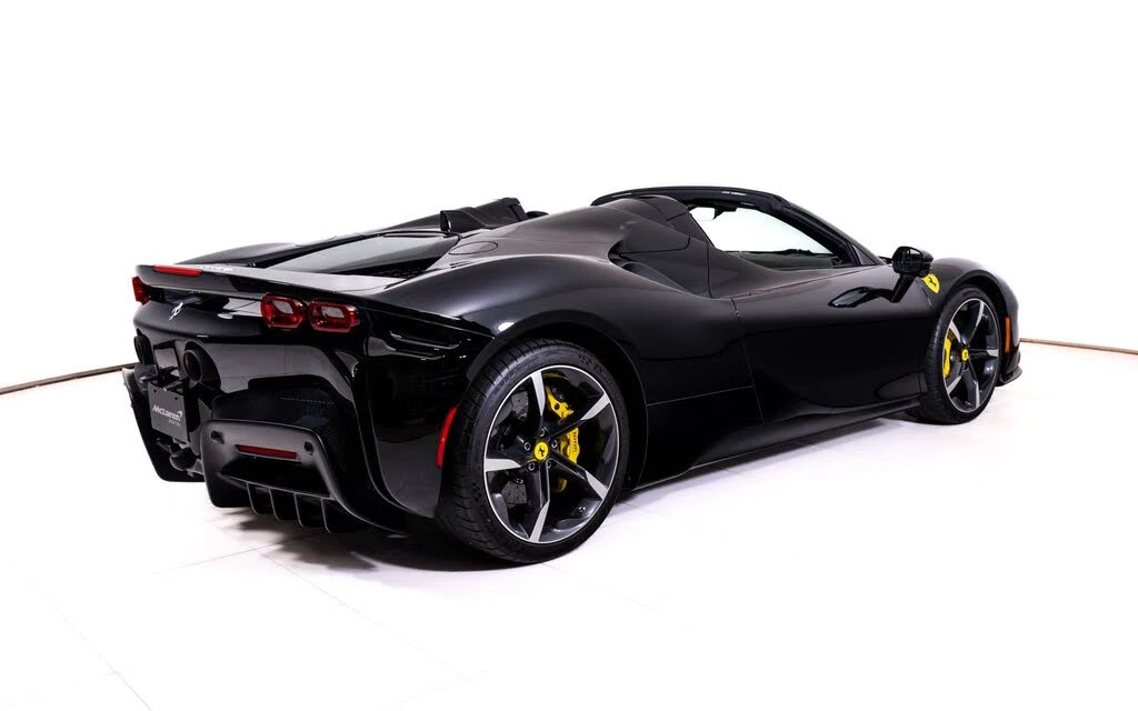 2022 Ferrari SF90 Spider - Image 7 of 31
