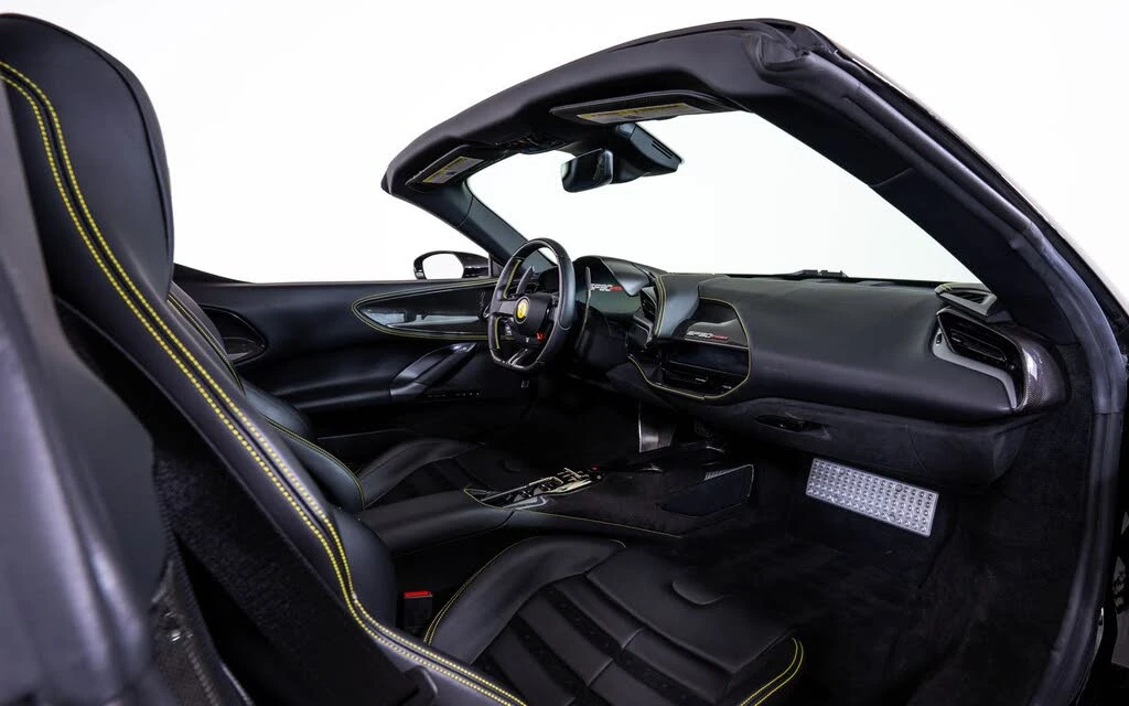2022 Ferrari SF90 Spider - Image 28 of 31