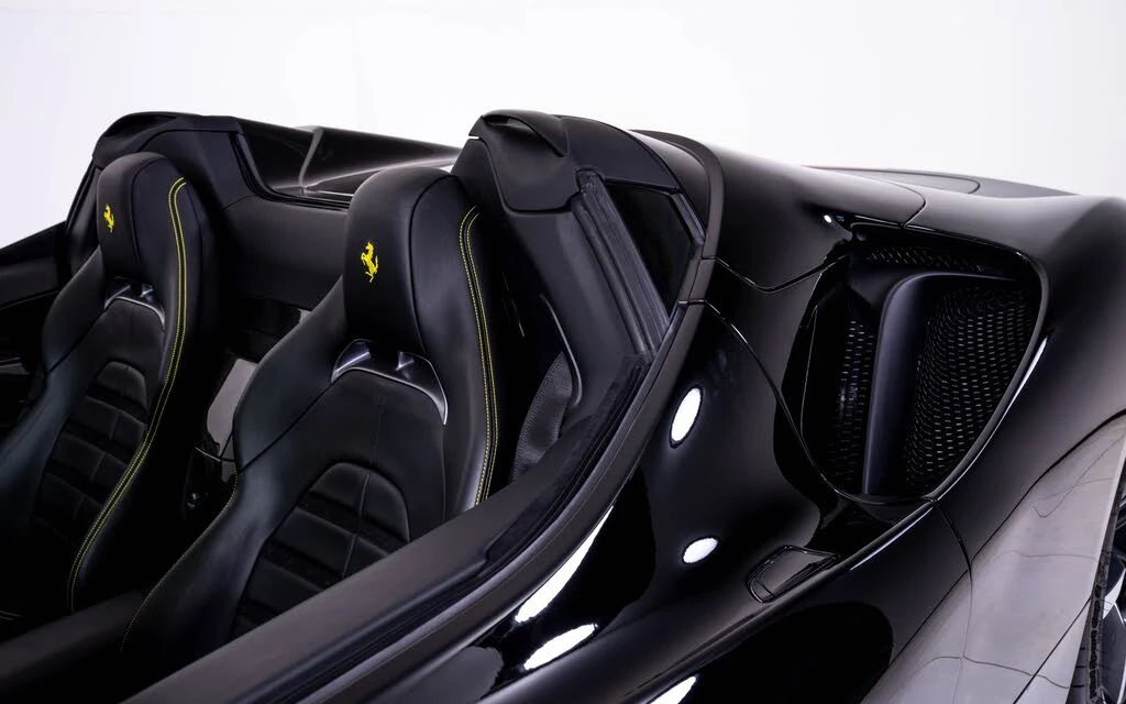 2022 Ferrari SF90 Spider - Image 16 of 31
