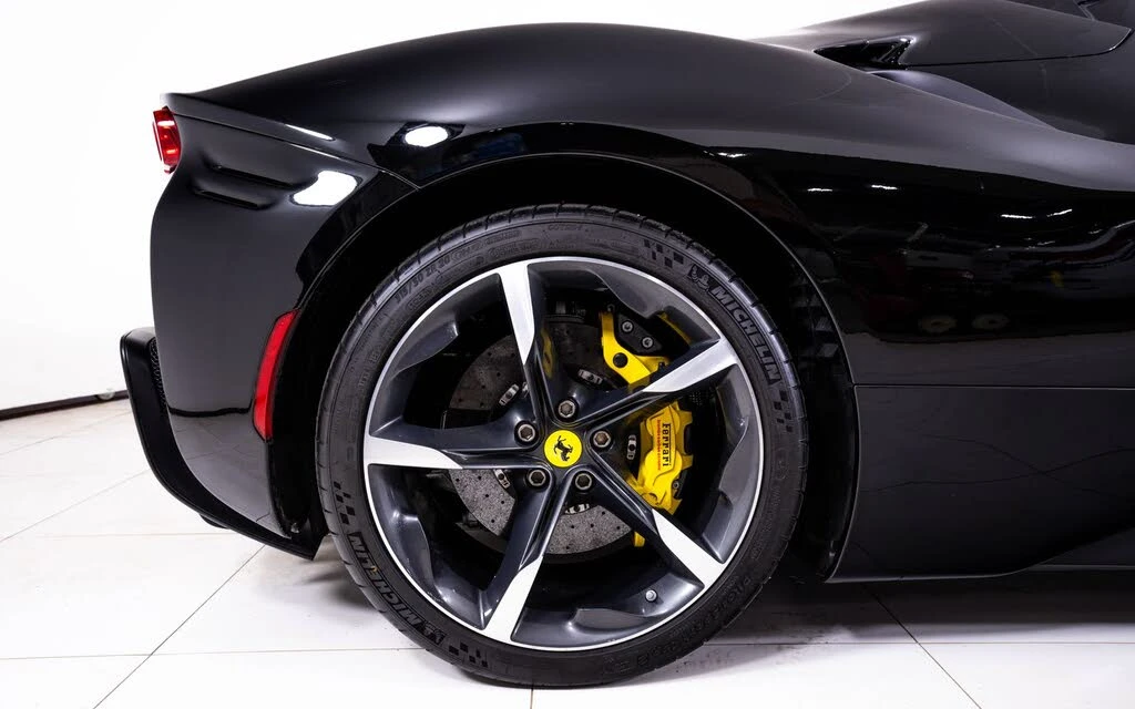 2022 Ferrari SF90 Spider - Image 21 of 31