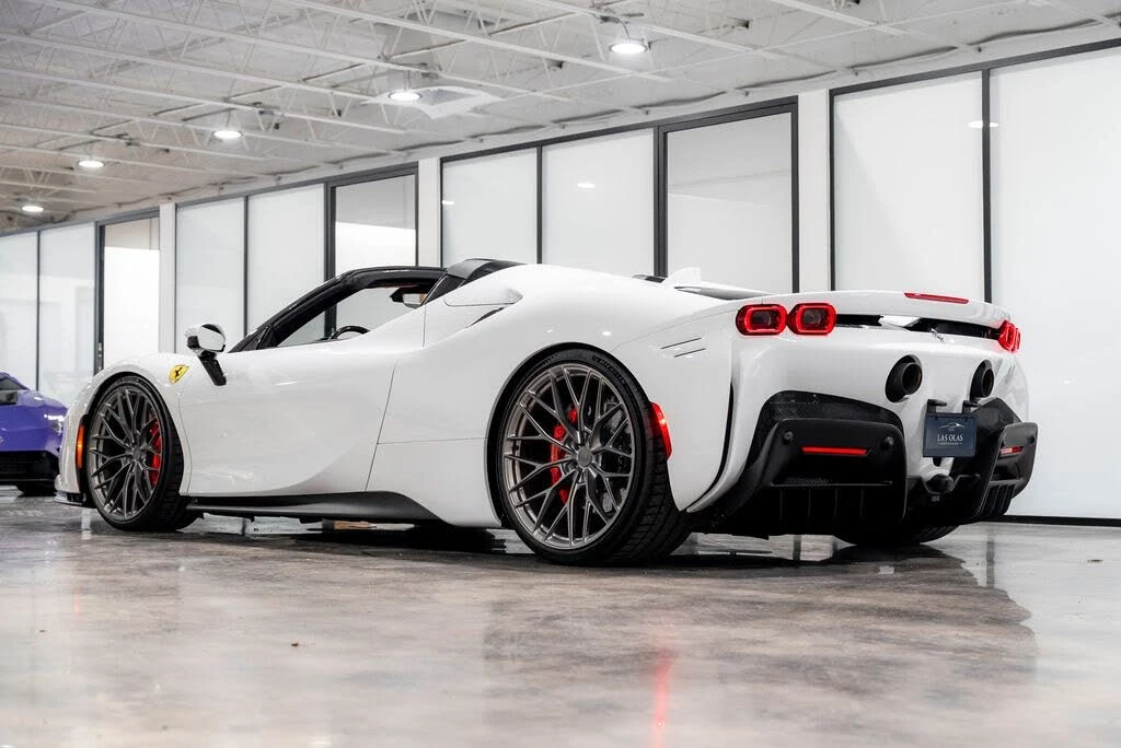 2022 Ferrari SF90 Spider - Image 19 of 31