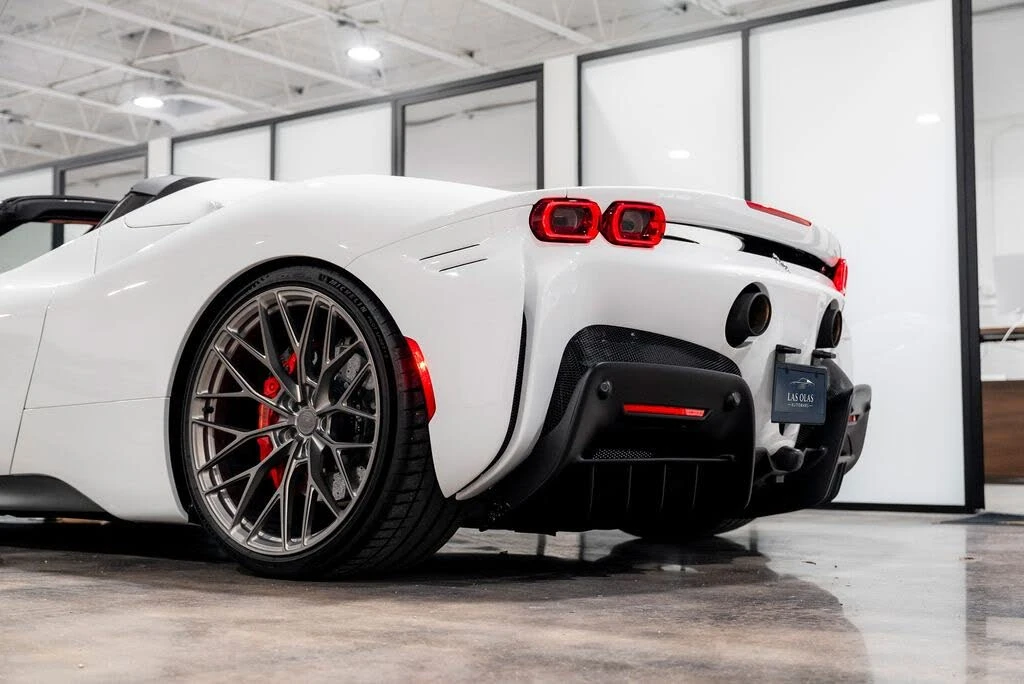 2022 Ferrari SF90 Spider - Image 24 of 31