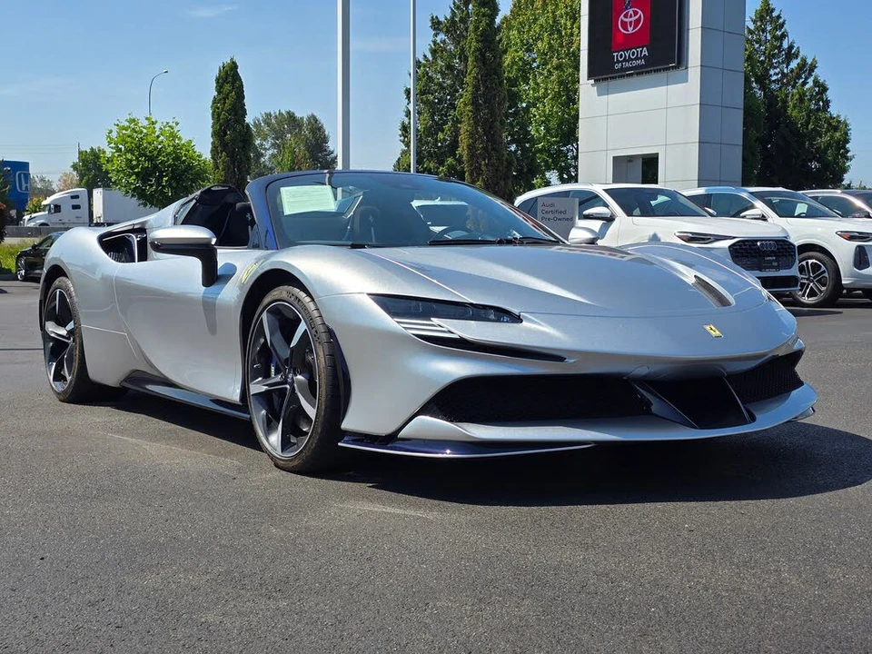 2022 Ferrari SF90 Spider - Image 8 of 31