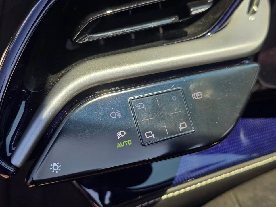2022 Ferrari SF90 Spider - Image 21 of 31