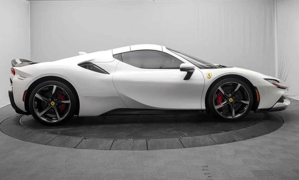 2022 Ferrari SF90 Spider - Image 11 of 31