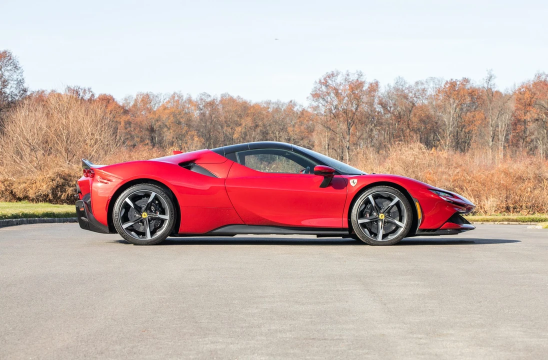 2022 Ferrari SF90 Spider - Image 19 of 31