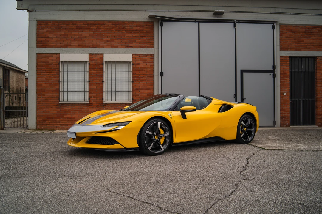 2022 Ferrari SF90 Spider - Image 8 of 31