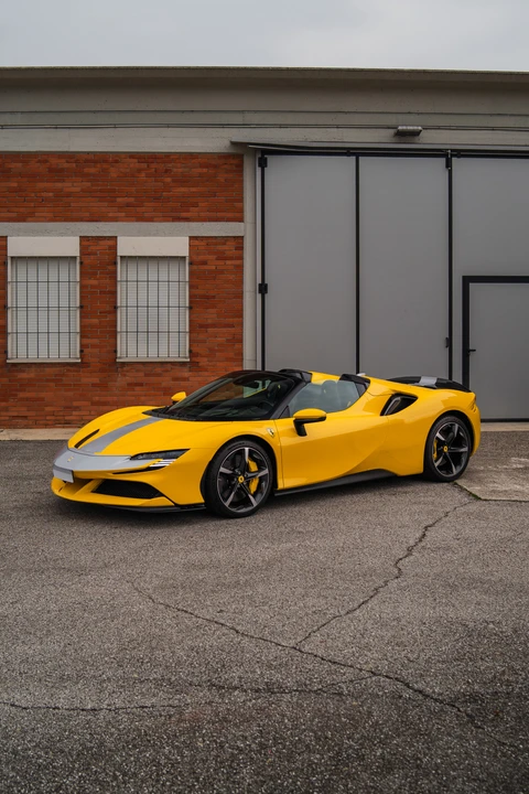 2022 Ferrari SF90 Spider - Image 16 of 31