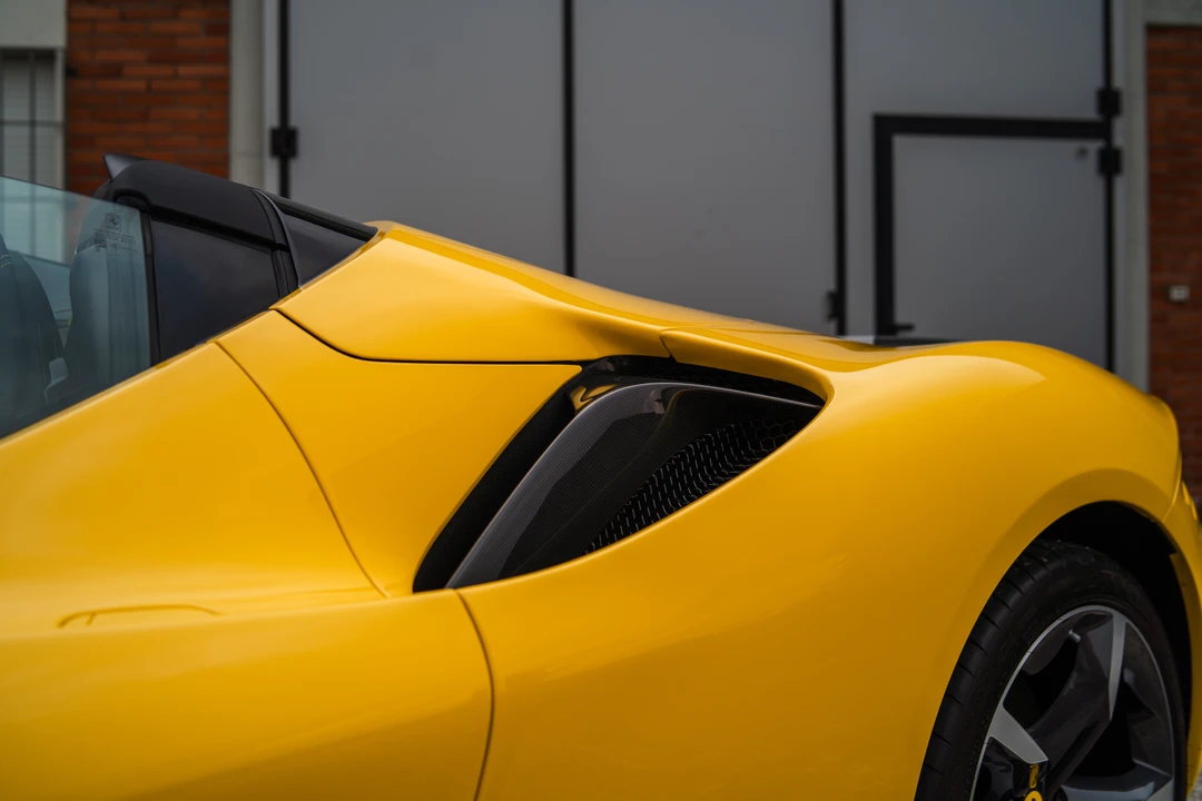 2022 Ferrari SF90 Spider - Image 26 of 31