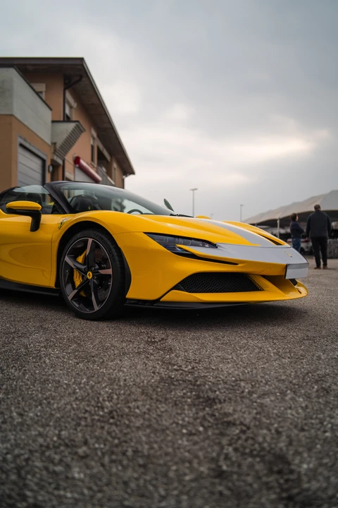 2022 Ferrari SF90 Spider - Image 18 of 31