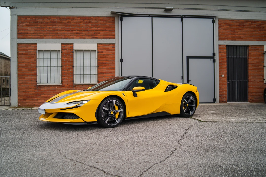 2022 Ferrari SF90 Spider - Image 14 of 31