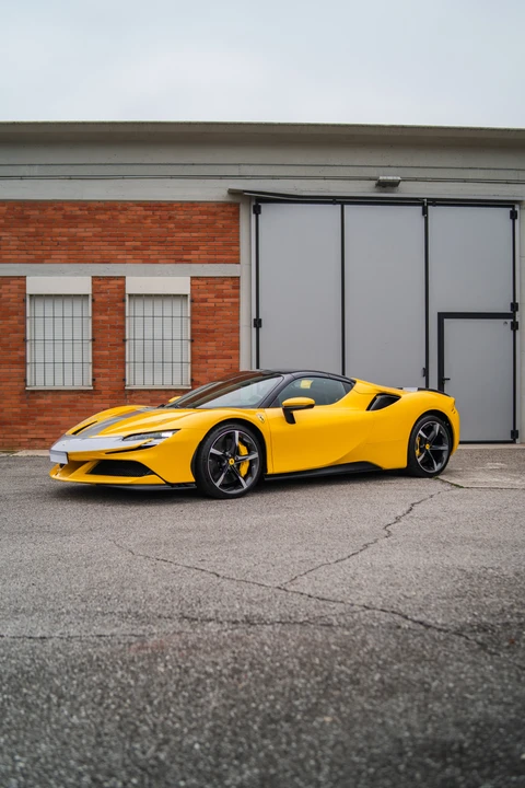 2022 Ferrari SF90 Spider - Image 19 of 31