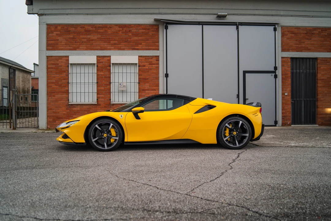 2022 Ferrari SF90 Spider - Image 4 of 31