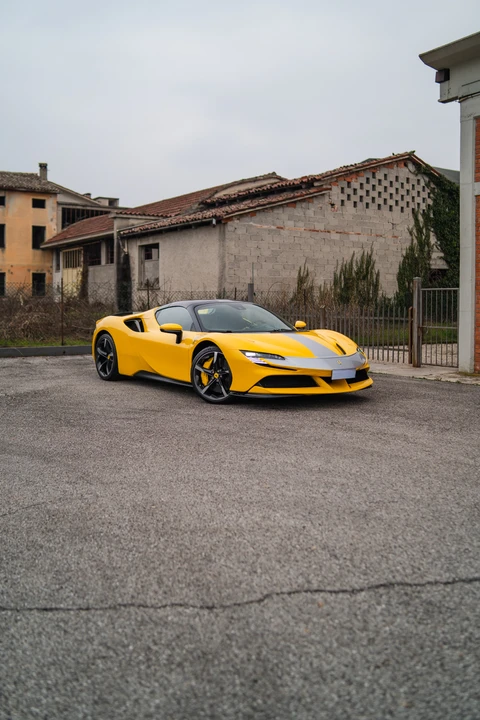 2022 Ferrari SF90 Spider - Image 24 of 31