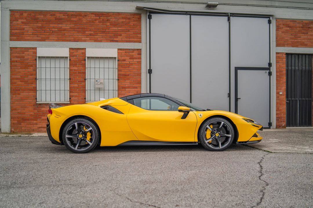 2022 Ferrari SF90 Spider - Image 6 of 31