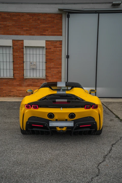 2022 Ferrari SF90 Spider - Image 25 of 31
