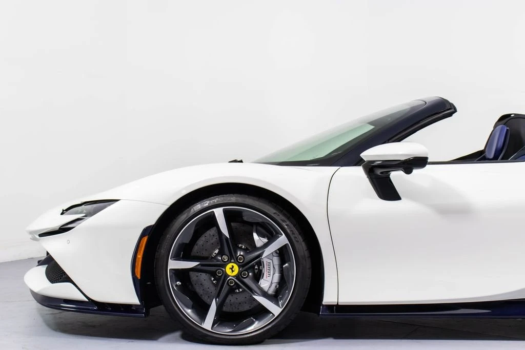 2022 Ferrari SF90 Spider - Image 28 of 31